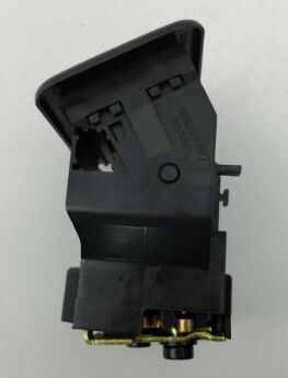 8957JZ ARKA KOLTUK SIRT KİLİT 307 SAĞ